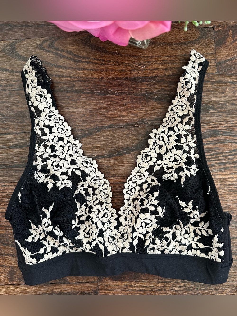 Wacoal Embrace Lace wirefree bra, size 32